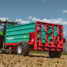 Farmtech szervestrágyaszóró pótkocsik